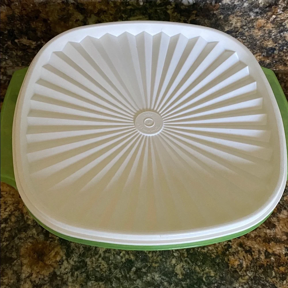 Bundle of 2 vintage Tupperware Servalier bowls